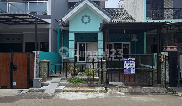 Disewakan Rumah Apik Siap Huni 2 Bedroom di Komplek Islami Lokasi Strategis Dekat Akses Tol 2