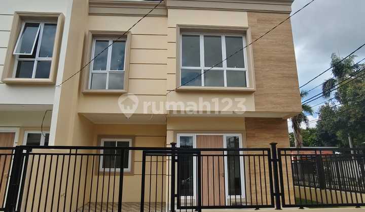 Dijual Rumah Bangunan Baru Posisi Hoek 2 Lantai di Gading Serpong Sektor 7 A 2