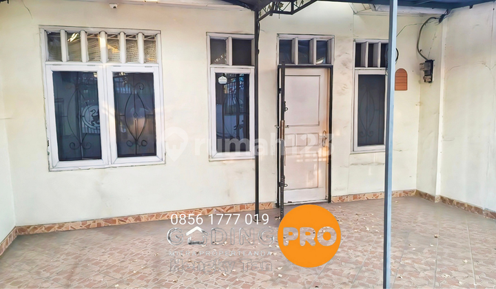 For Sale Below Market Price, Roadside House Suitable for Business in Villa Tomang Baru, Tangerang. 2