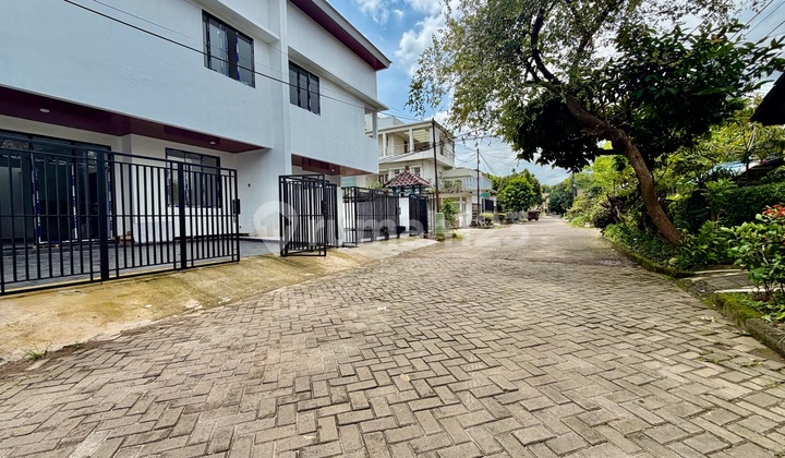 Dijual Rumah 3 Lantai Bangunan Baru Lebar 8 Meter di Melati Mas 2