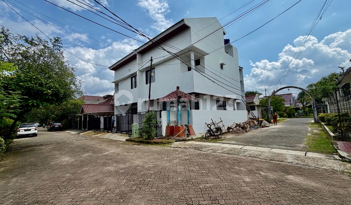 Dijual Rumah 3 Lantai Bangunan Baru Lebar 8 Meter di Melati Mas