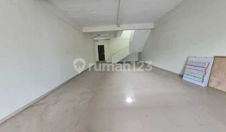 Super Strategic Location Shop House in Kartasura, Sukoharjo, Area 182M2 2