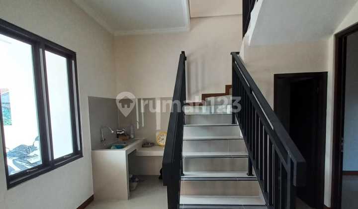 Rumah Strategis di Pusat Solo Luas 90M2 2