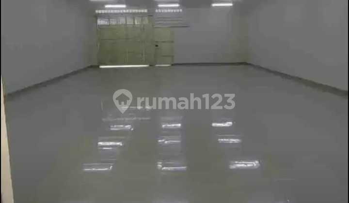 Ruang Usaha Super Strategis Lokasi Jebres,Solo Luas 800M2