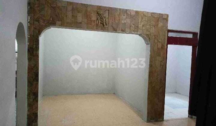 Rumah Siap Huni Lokasi Strategis Laweyan,Solo Luas 100M2 Bu!! 2