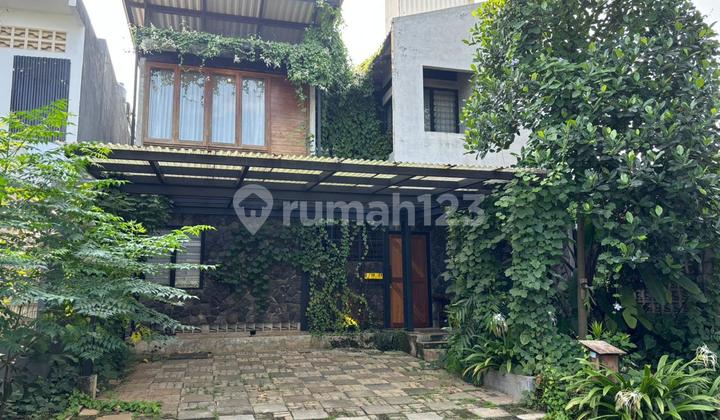 Rumah Dijual Bagus Full Furnish Gaya Industrial di Emerald Bintaro Jaya Sektor 9 2