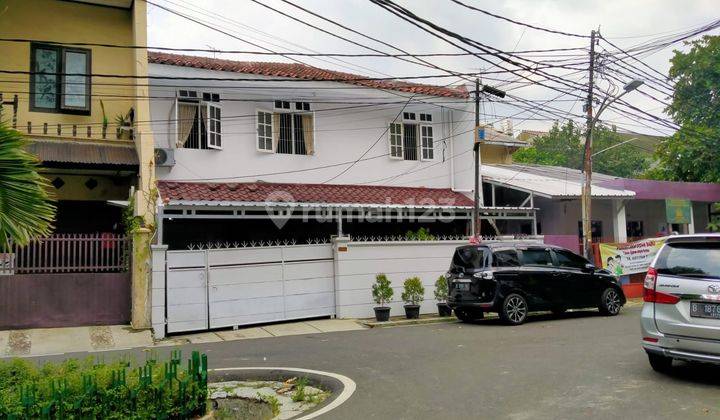 Rumah 2 lantai di Petojo sabangan vi no 11

 1