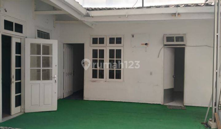 Rumah 2 lantai di Petojo sabangan vi no 11

 2