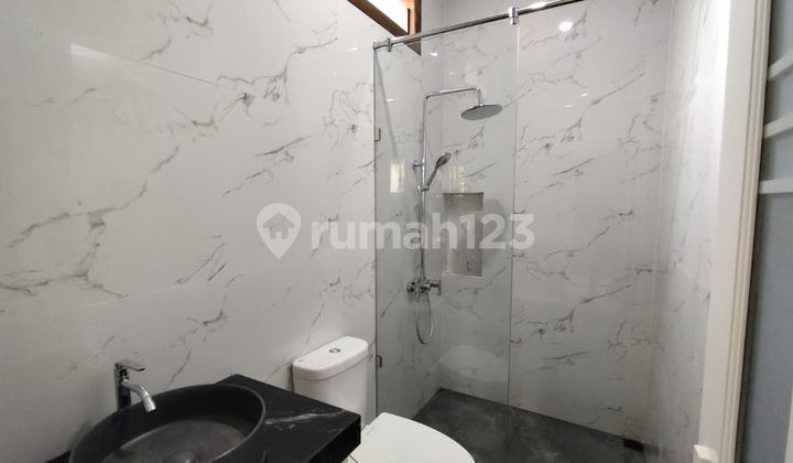 Rumah Mewah di Pusat Kota Lokasi Strategis Banjarsari,Solo Luas 137M2