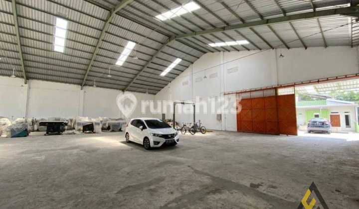 Dijual cepat gudang Jebres luas 1600m  2