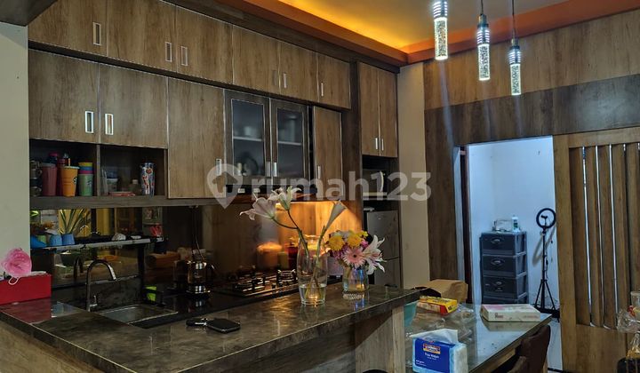 Rumah 2 Lantai Lokasi Strategis Mojosongo,Solo Luas 203M2 Bu!!