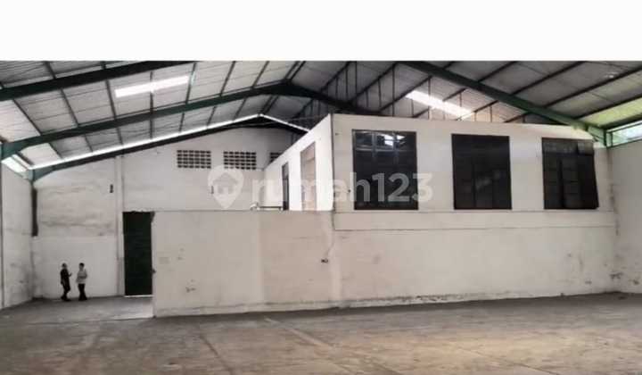 Strategic Industrial Area Warehouse in Jaten Karanganyar, Area 5000m2