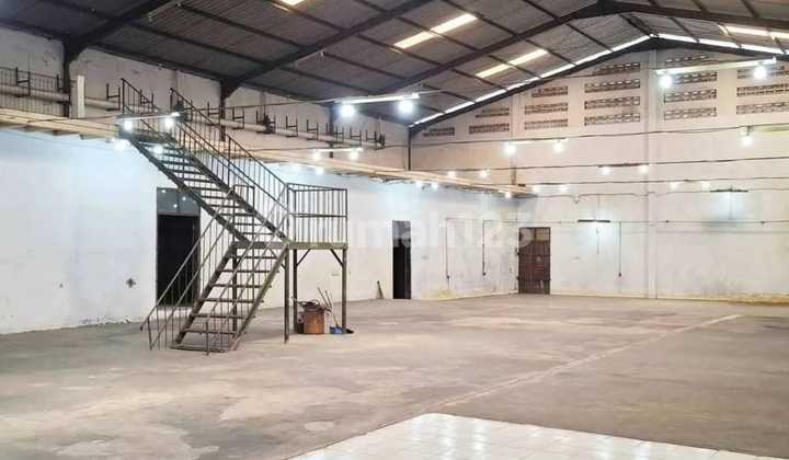 Strategic Zone Industrial Warehouse in Gayamsari, Semarang for Rent, Land Area 2200m2 1