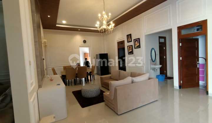 Rumah Mewah di Pusat Kota Banjarsari,Solo Luas 359M2