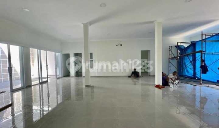 Ruang Usaha Baru Lokasi Super Strategis Laweyan,Solo Luas 325M2