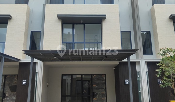 Dijual Cepat Rumah Bagus 3 lantai di Citra 8, Jakarta Barat