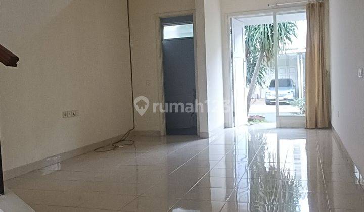 Disewakan Rumah Siap Huni Rumah Cluster Canary 2 Lantai 2