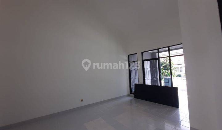 Rumah 2Lt di Alam Sutera - Sutera Flamboyan  - Baru di Renovasi - Bagus siap hunii  2