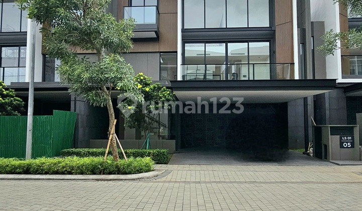 Termurah!!! Navapark Bsd Cluster Laurel - Rumah Super Mewah 3 Lantai - Semi Furnished + Home Lift Termurah!!! Navapark Bsd Cluster Laurel - Rumah Super Mewah 3 Lantai - Semi Furnished + Home Lift