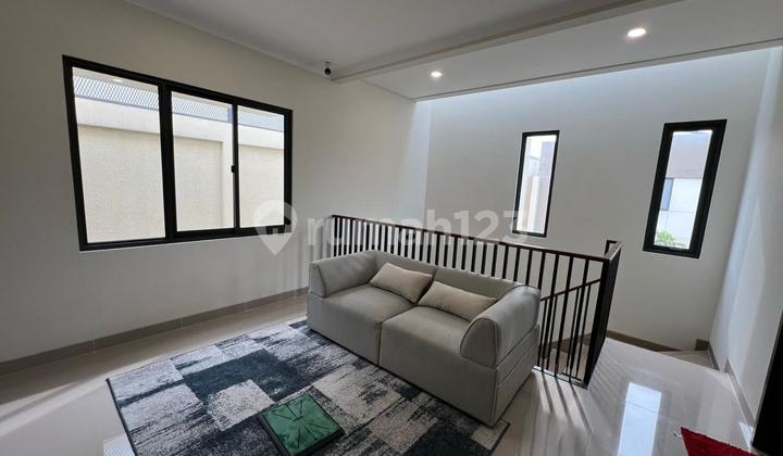 Gading Serpong Cluster Carson - Rumah Hoek 2 Lantai Semi Furnished 