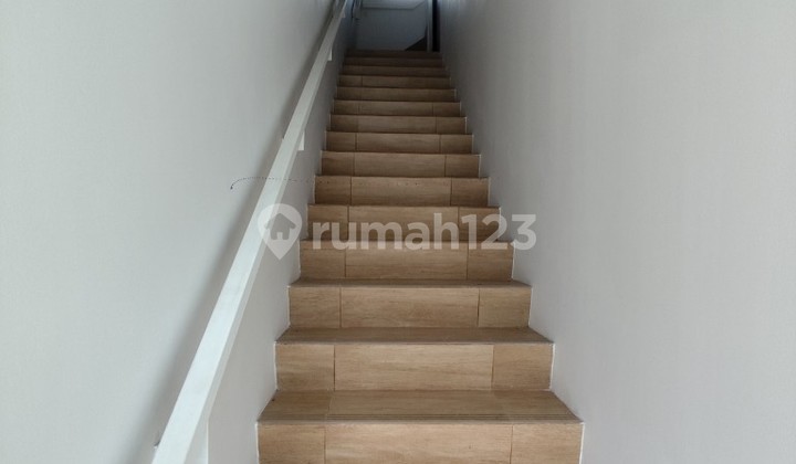 3-Story Shophouse at The Hive At Prive Park Serpong Tangerang 1K90007r 2