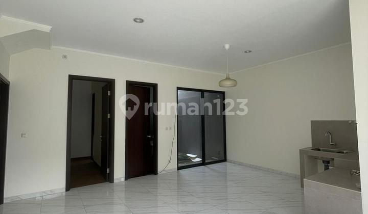 New 2-Story House Size 7X15 at Flavio Suvarna Sutera Tangerang Y00233r 2