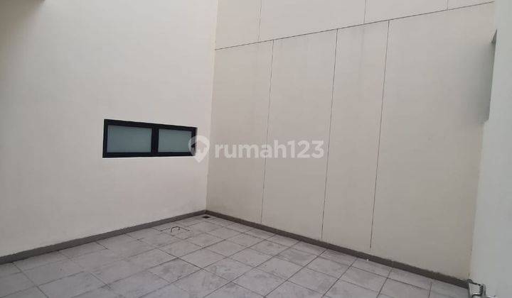 Rumah 2 Lantai di Helios Prime Suvarna Sutera Tangerang 1K8000SN 19