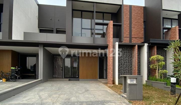 Rumah cantik 2 LT uk 8x20 di Suvarna Sutera Y00173