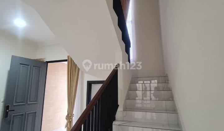 Rumah 2 Lantai di Helios Prime Suvarna Sutera Tangerang 1K8000SN 16