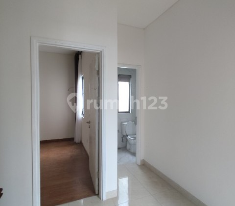 Beautiful 2-Storey Empty House in Citrine Lavon Cluster, Tangerang 1Ka0000w 2