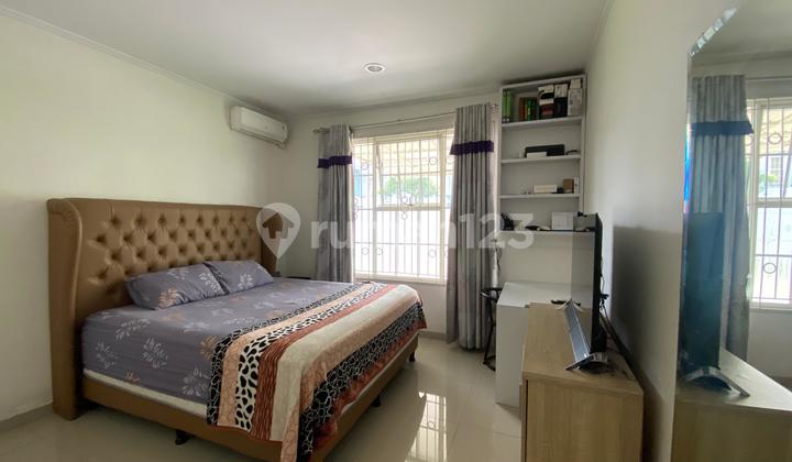 Rumah Cantik 2 Lantai Full Renov di Suvarna Sutera Tangerang 1K90006P Rumah Cantik 2 Lantai Full Renov di Suvarna Sutera Tangerang 1K90006P