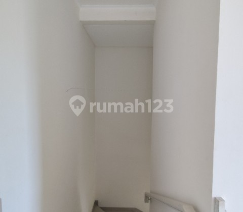 Rumah 2 Lantai Ukuran 8X20 Semi Furnished di Suvarna Sutera Tangerang 1Ka0000z 2