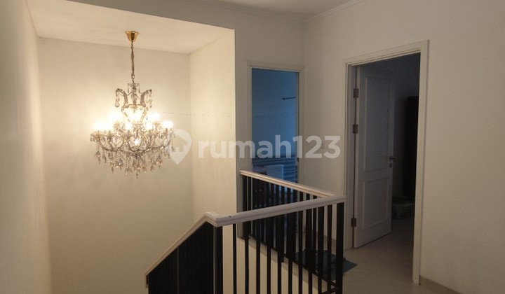 Beautiful 8X20 Two-Storey House in Suvarna Sutera Tangerang 1Ka0000t 2