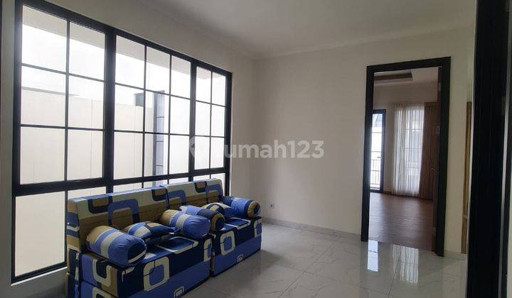 Rumah 2 Lantai di Helios Prime Suvarna Sutera Tangerang 1K8000SN 3