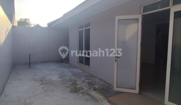 Rumah Cantik di Helios Suvarna Sutera Tangerang 1K90005N 2