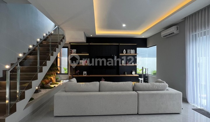 Rumah Cantik Hoek Full Furnish di Kencana Loka BSD Tangerang 1K900076 2