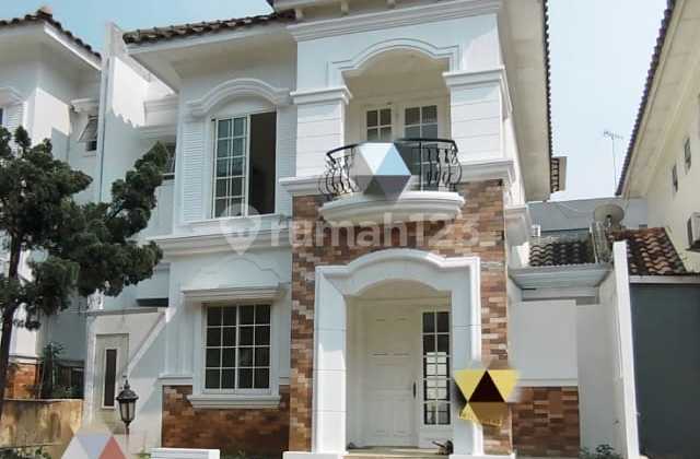 Rumah Siap Huni 2 Lantai Cantik The Green Bsd Lokasi Strategis 