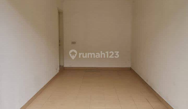 garasi/carport dijual rumah siap huni di