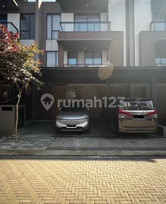 FOR SALE QUICK 3-Story House in Zora BSD Tangerang Already Renovated