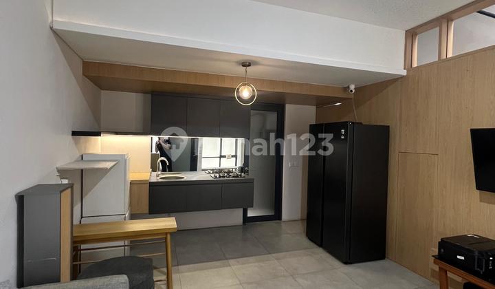 Quick sale of a semi-furnished, renovated house in Tabebuya, Invensihous, BSD, Tangerang. 2