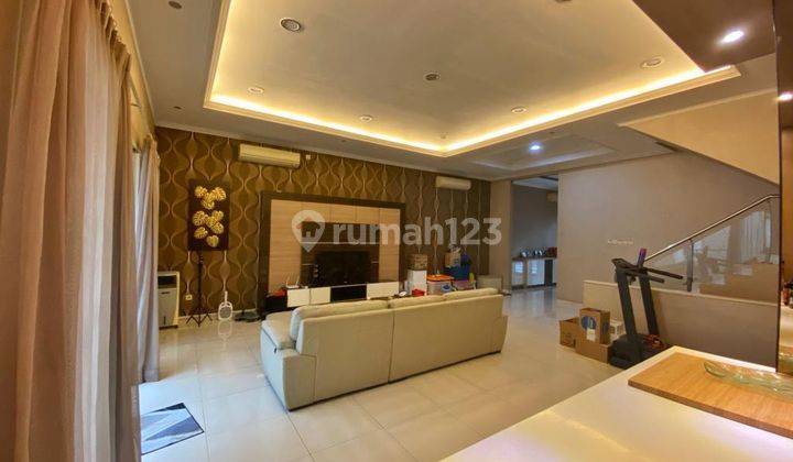 Disewakan  Rumah Furnished Sudah Renovasi di Gold coast avenue, Golf Island 1