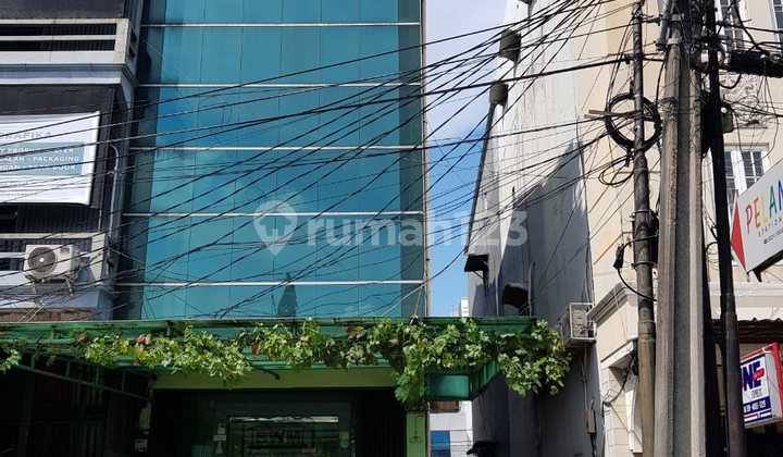 Ruko di Jalan Paradise Timur Raya, Jakarta Utara