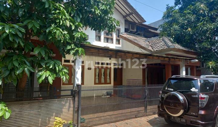 Dijual rumah gandeng 2 lantai Asri teduh dalam Perumahan Pondok Pekayon Indah Bekasi