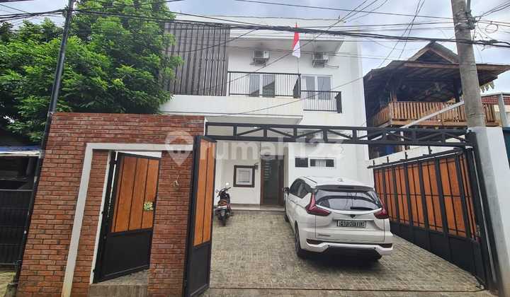 Rumah Besar Dekat Tol Andara Murah & Cantik Siap Huni di Jagakarsa
