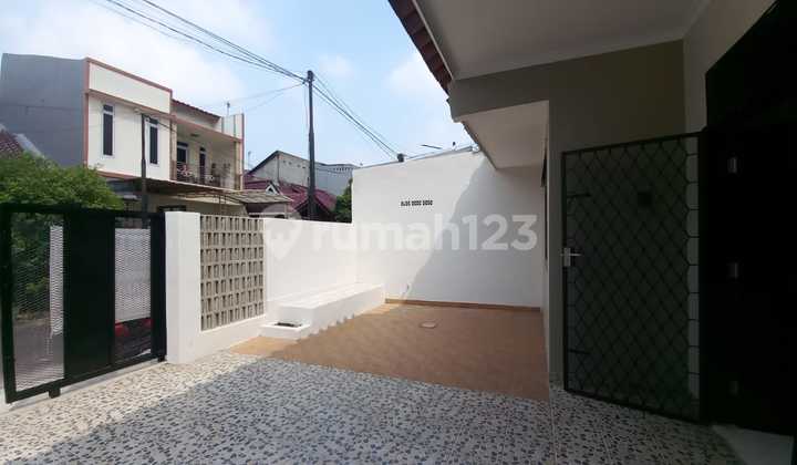 For sale minimalist house with rooftop on the 3rd floor, move-in ready in Duta Harapan, flood-free area.