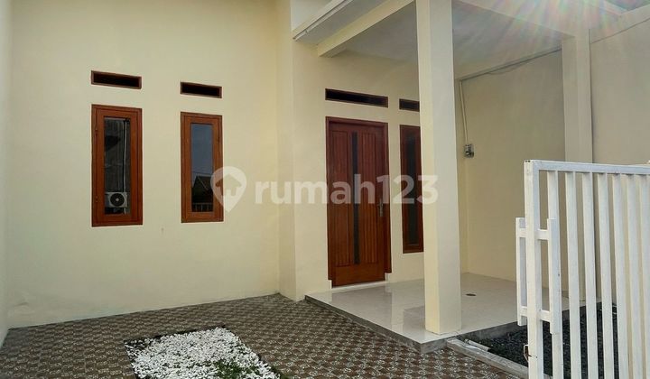 For sale newly renovated flood-free house in Taman Alamanda, Bekasi Regency.
