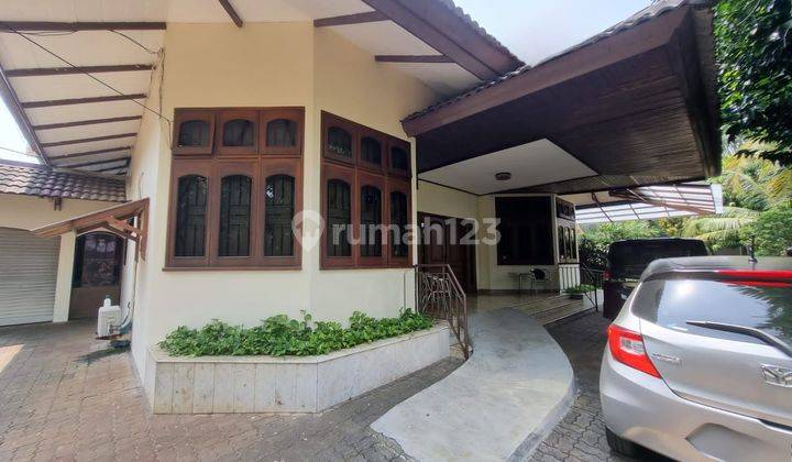 Dijual Rumah Tua Terawat, Lingkungan Tenang, Bebas Banjir, Keamanan 24 Jam 1