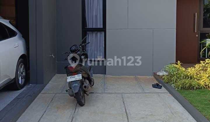 Rumah Siap Huni 2 Lantai di Summarecon Crown Gading, Bekasi