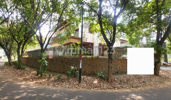 Rumah Hoek 2 Lantai Pondok Indah Lingkungan Nyaman