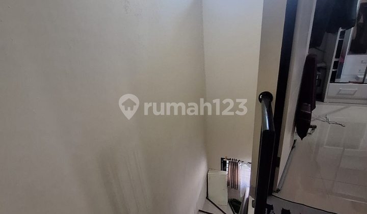 For Sale 2-Story Hook House in Magnolia Park, Cipondoh 2